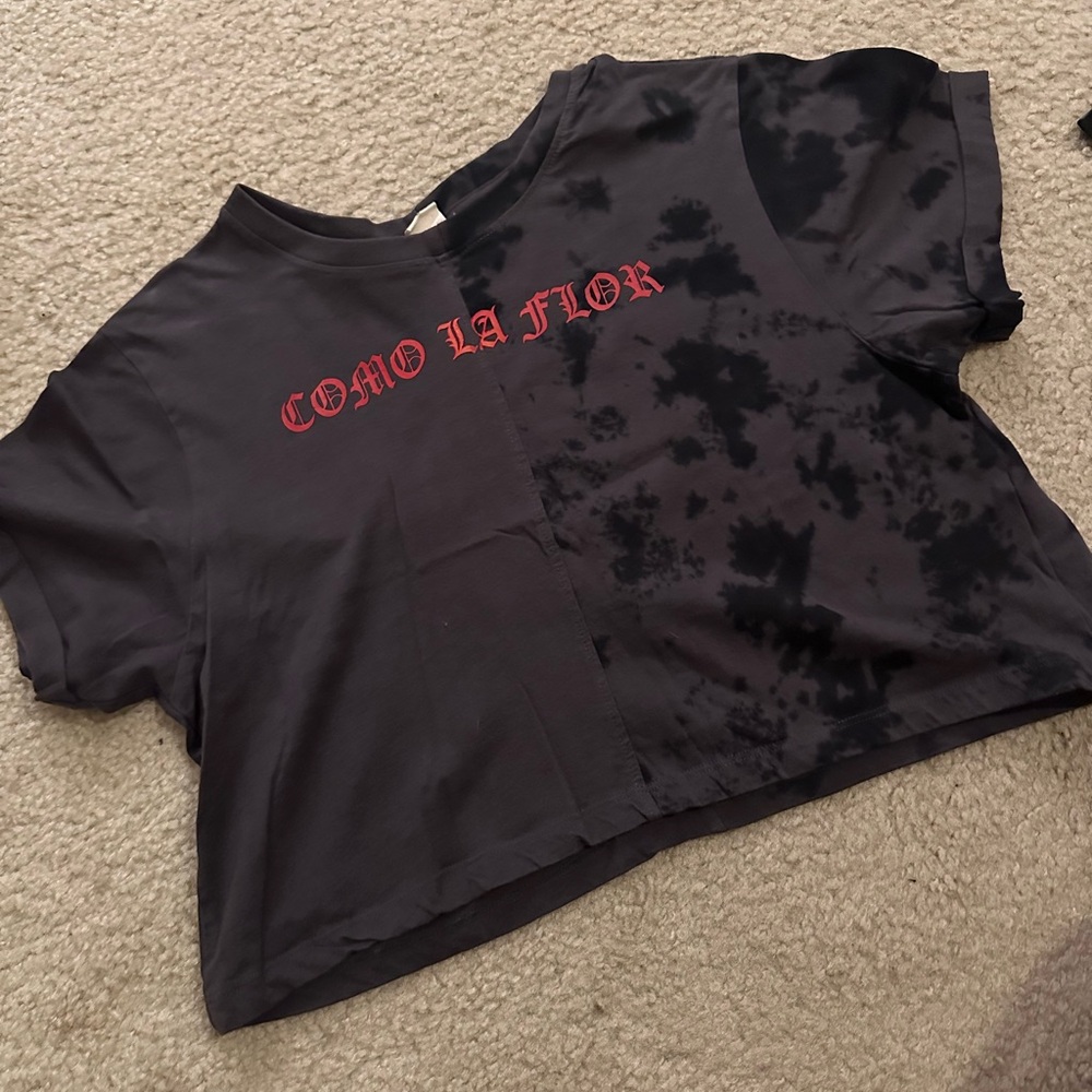 Selena Como La Flor Black and Red Graphic T-Shirt